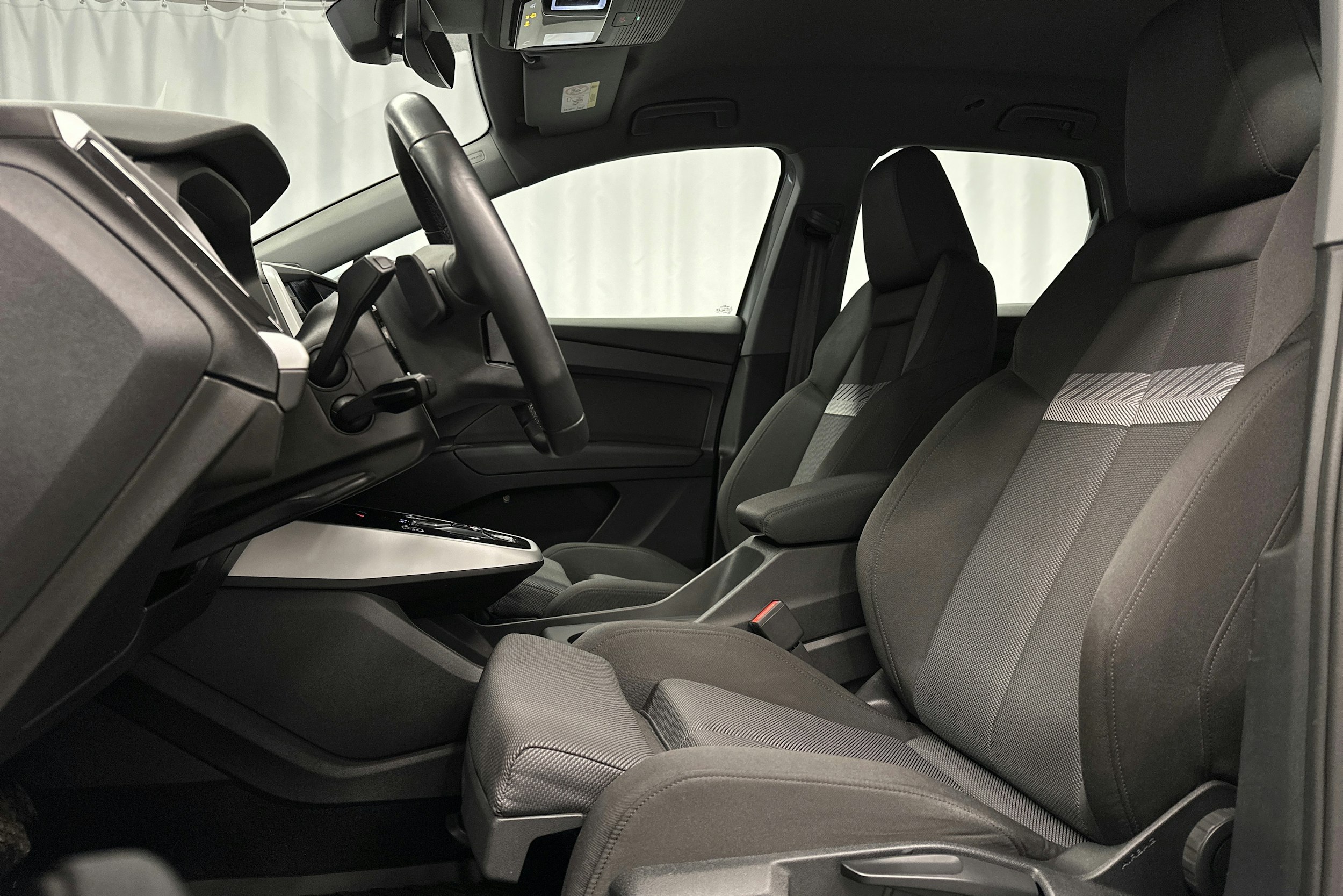 harmaa Audi Q4 e-tron 2022 kuva 22.