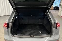 harmaa Audi Q4 e-tron 2022 kuva 23.