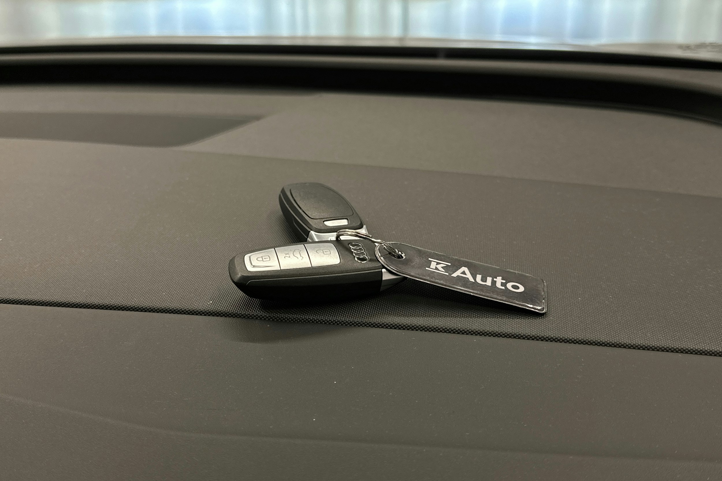 harmaa Audi Q4 e-tron 2022 kuva 25.