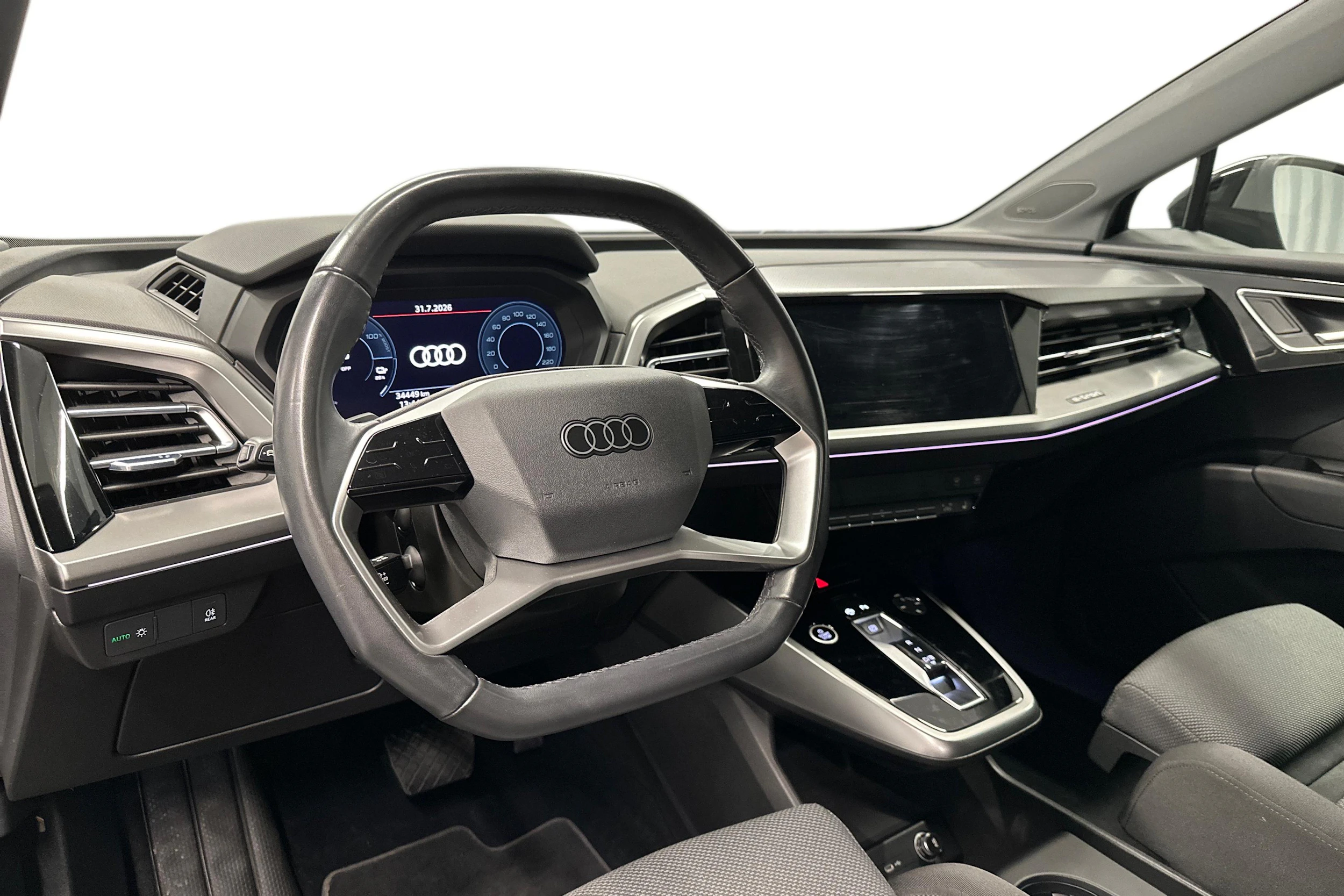 musta Audi Q4 e-tron 2022 kuva 6.
