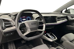 musta Audi Q4 e-tron 2022 kuva 6.