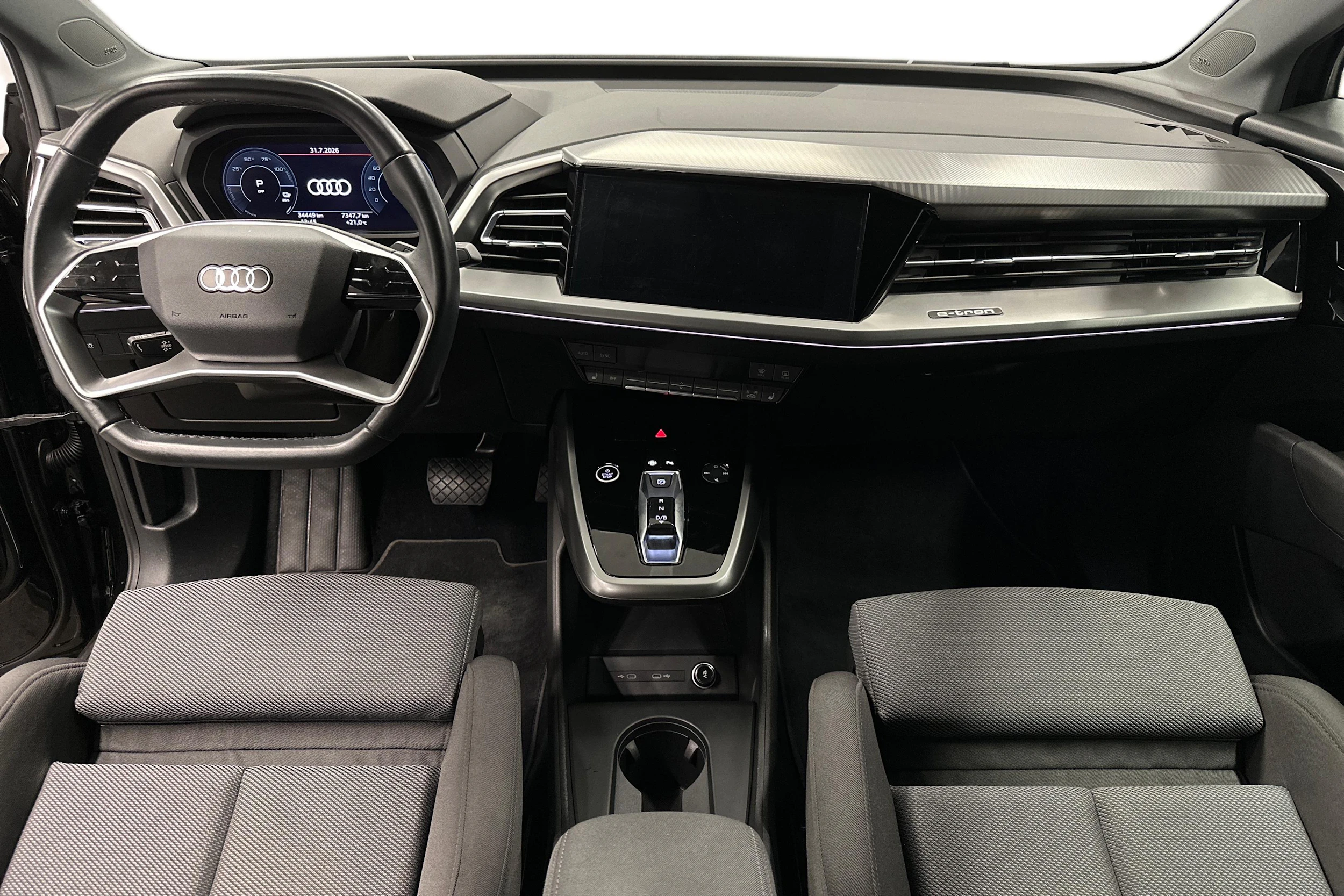 musta Audi Q4 e-tron 2022 kuva 7.