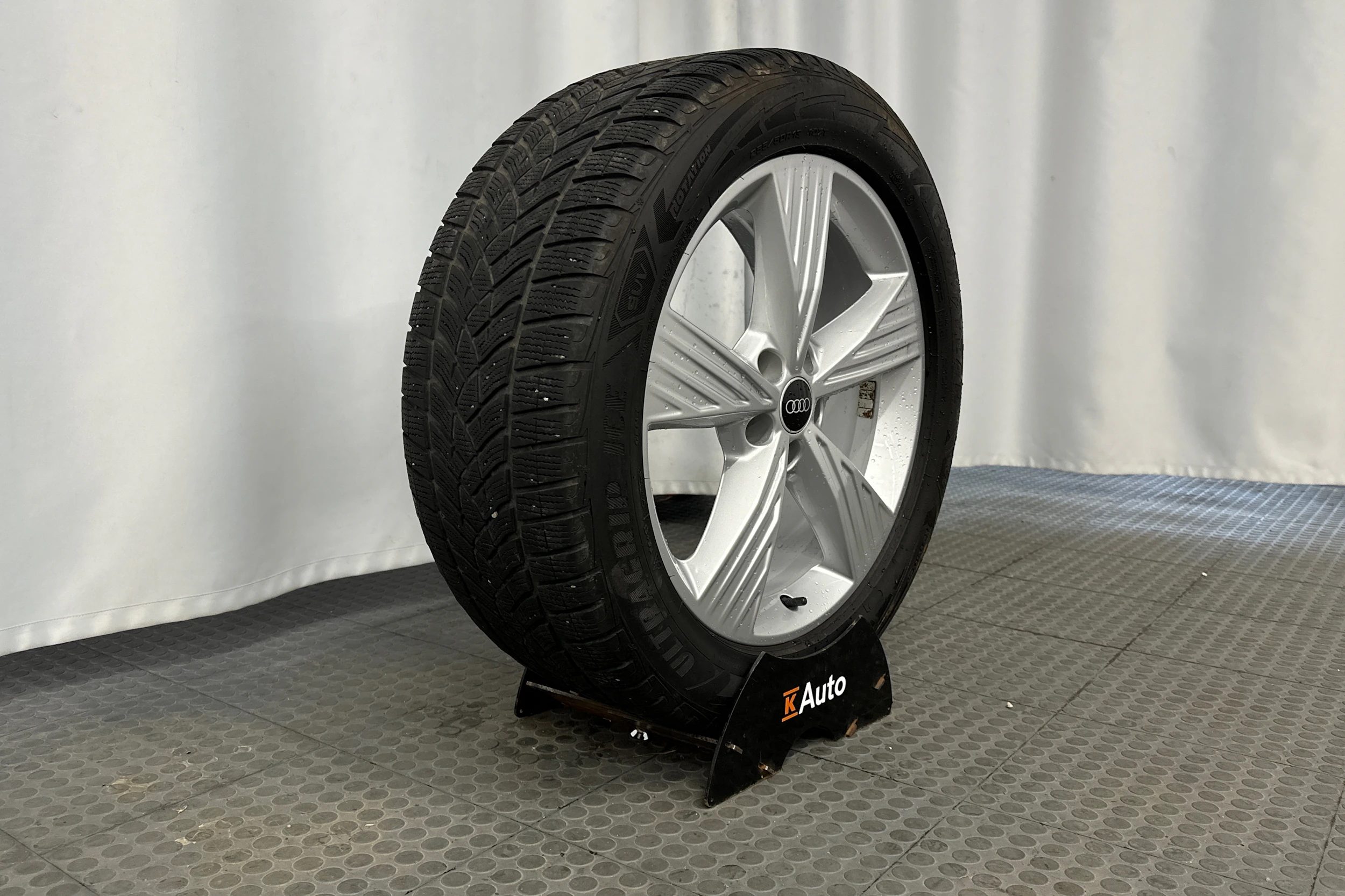 musta Audi Q4 e-tron 2022 kuva 10.