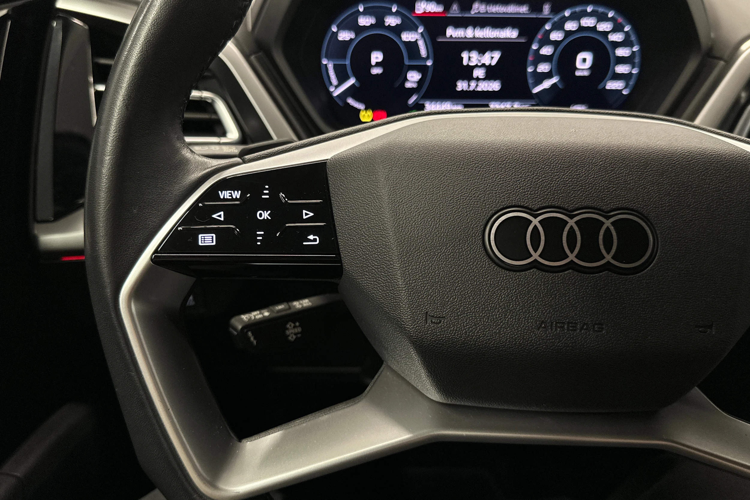 musta Audi Q4 e-tron 2022 kuva 11.