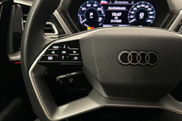 musta Audi Q4 e-tron 2022 kuva 11.