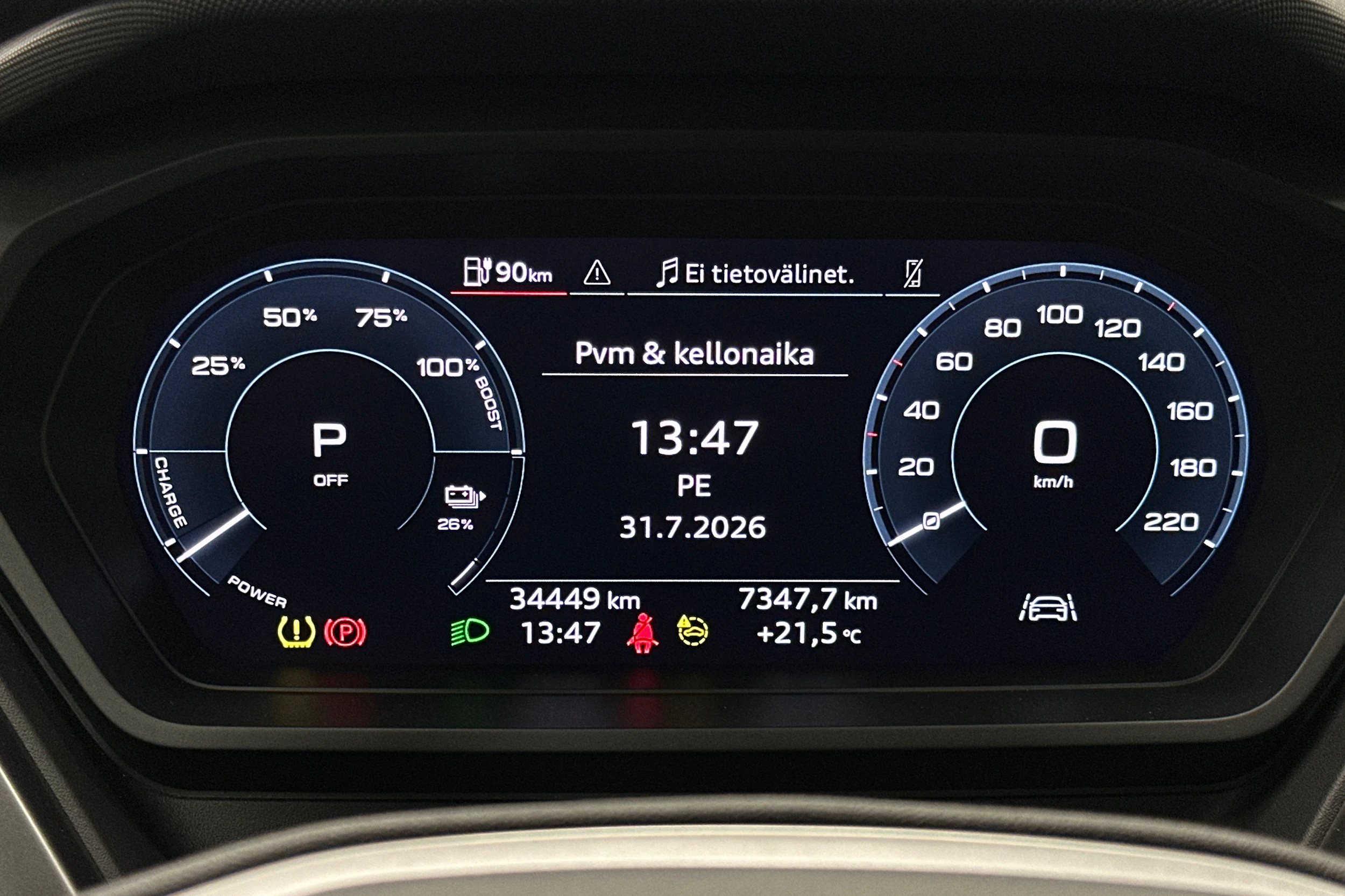 musta Audi Q4 e-tron 2022 kuva 13.