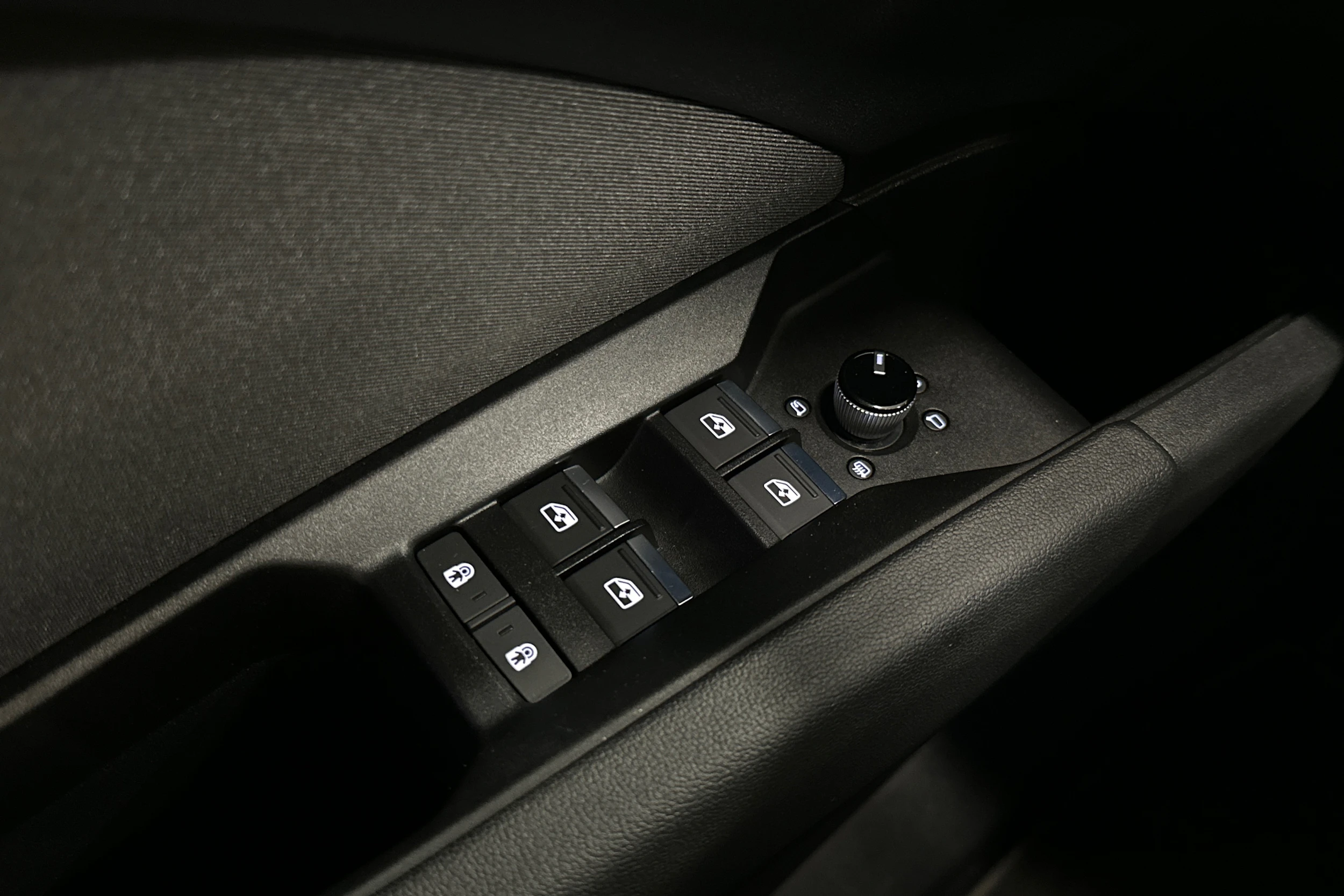 musta Audi Q4 e-tron 2022 kuva 15.