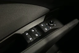 musta Audi Q4 e-tron 2022 kuva 15.