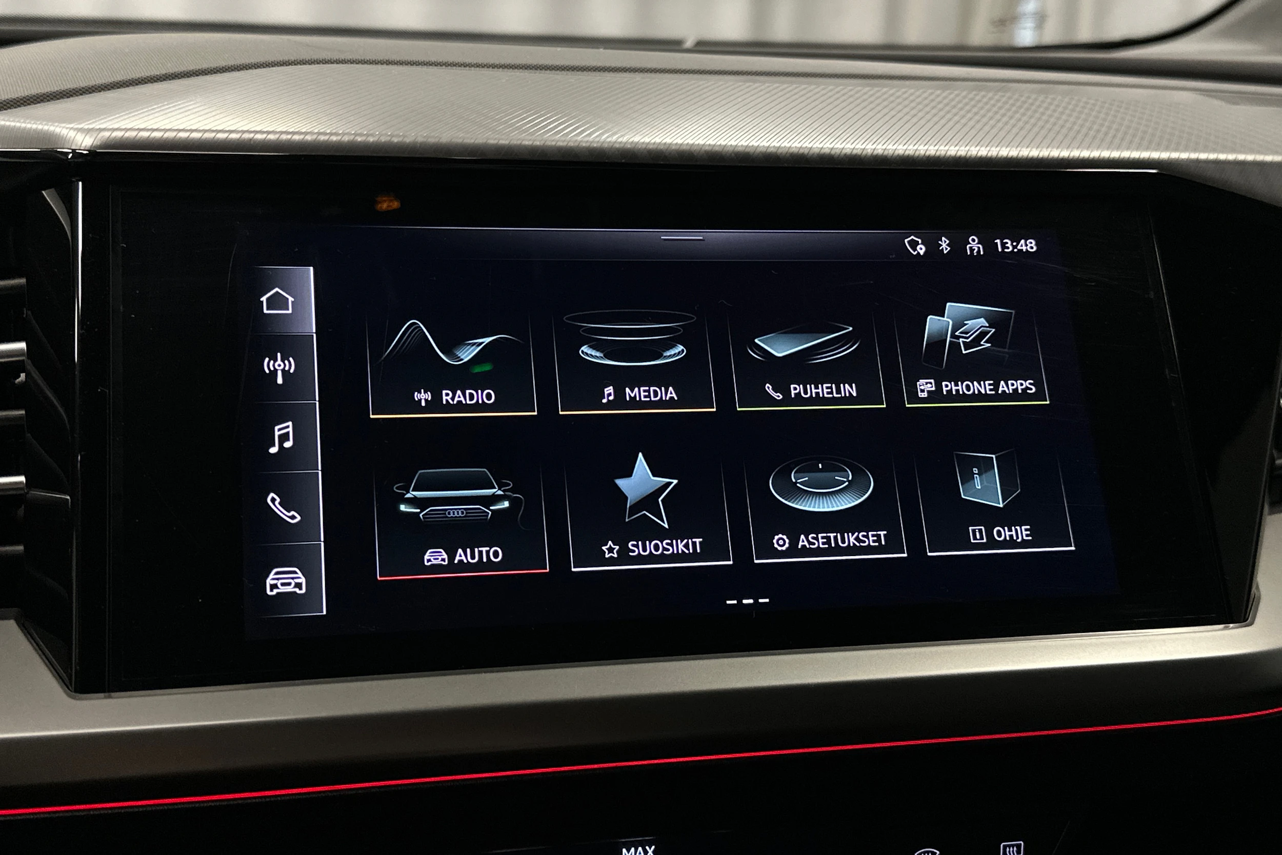 musta Audi Q4 e-tron 2022 kuva 17.