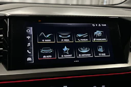 musta Audi Q4 e-tron 2022 kuva 17.