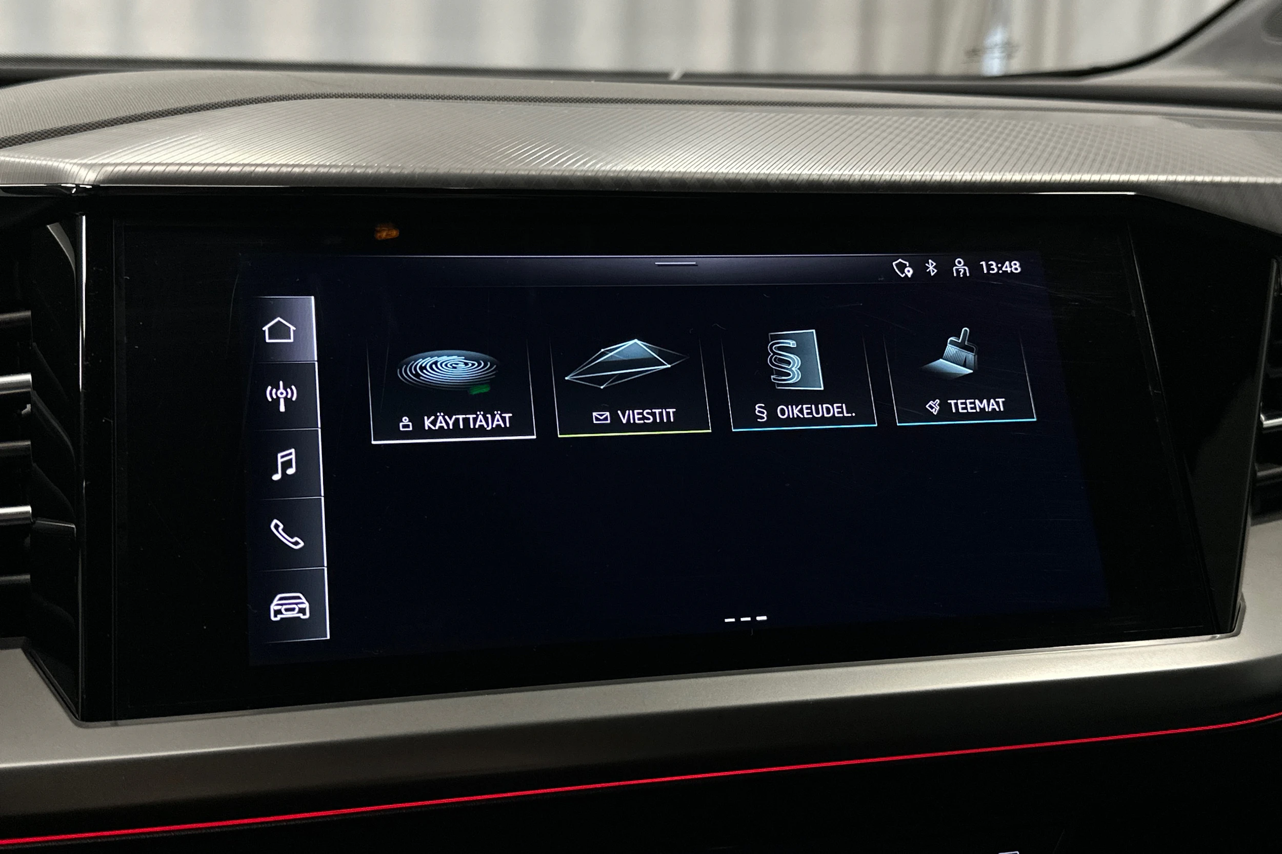 musta Audi Q4 e-tron 2022 kuva 18.