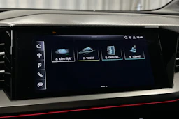 musta Audi Q4 e-tron 2022 kuva 18.