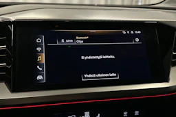 musta Audi Q4 e-tron 2022 kuva 20.