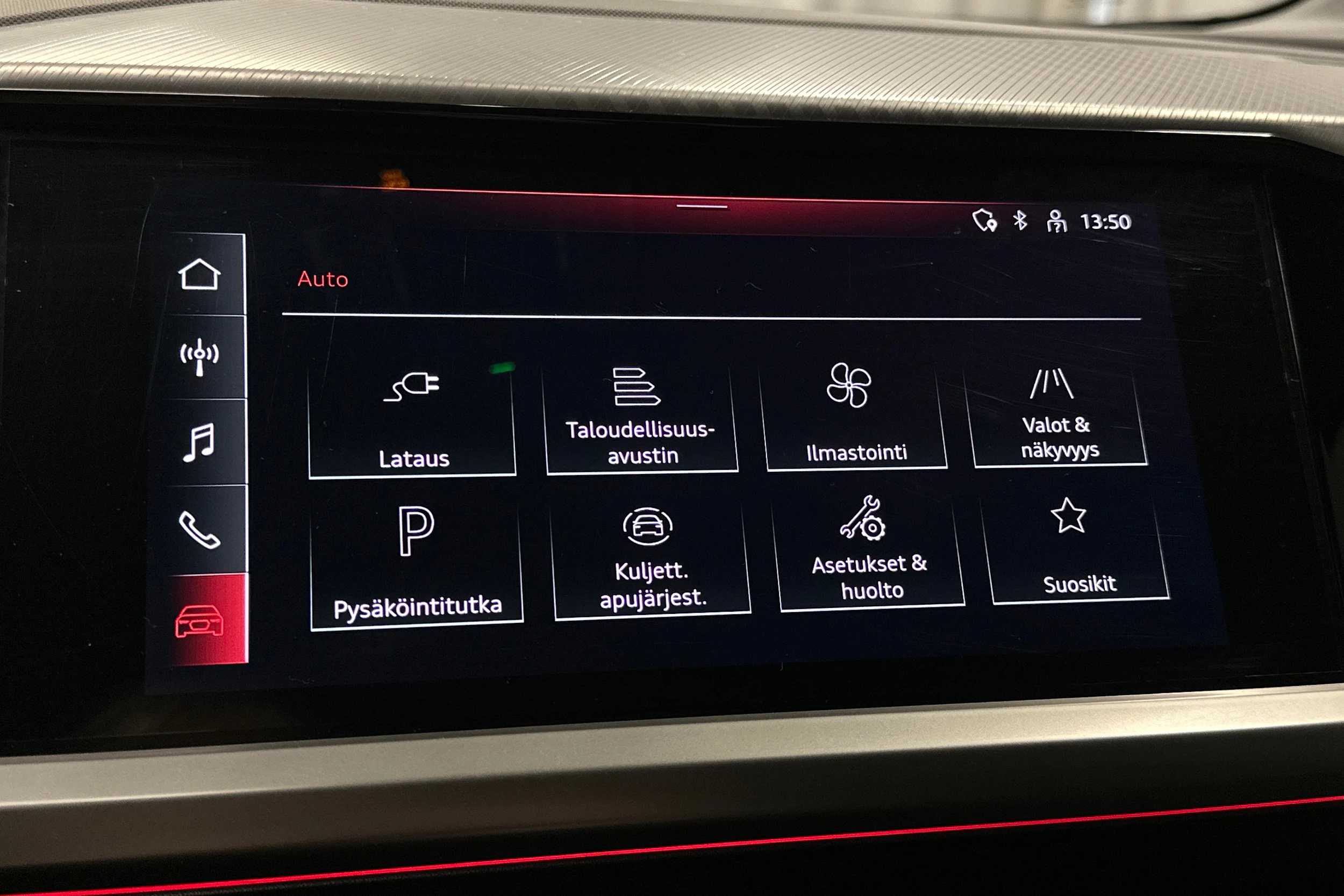 musta Audi Q4 e-tron 2022 kuva 23.