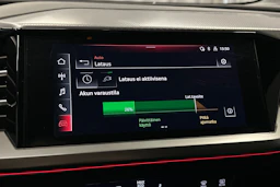 musta Audi Q4 e-tron 2022 kuva 24.