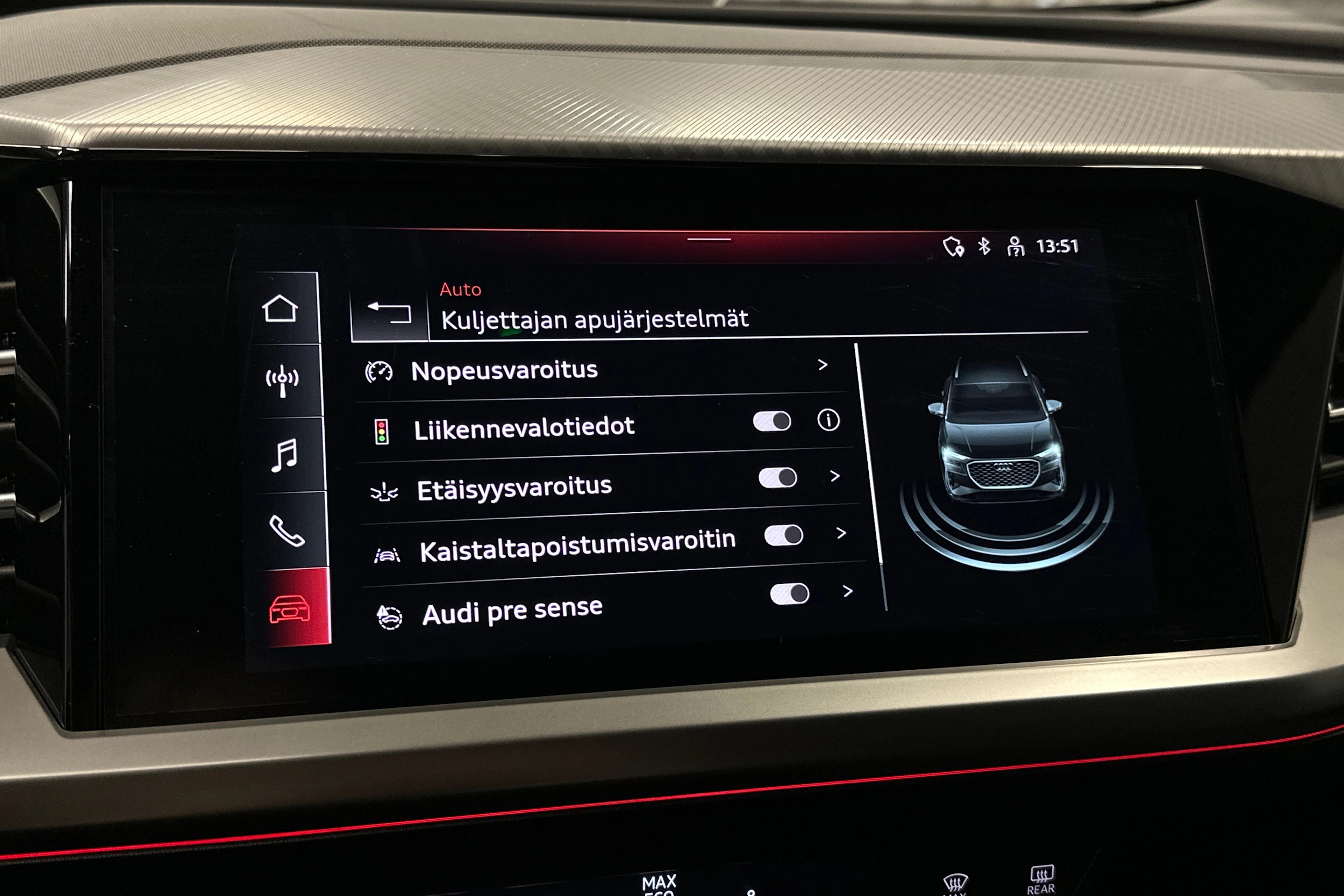 musta Audi Q4 e-tron 2022 kuva 25.