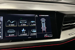 musta Audi Q4 e-tron 2022 kuva 26.