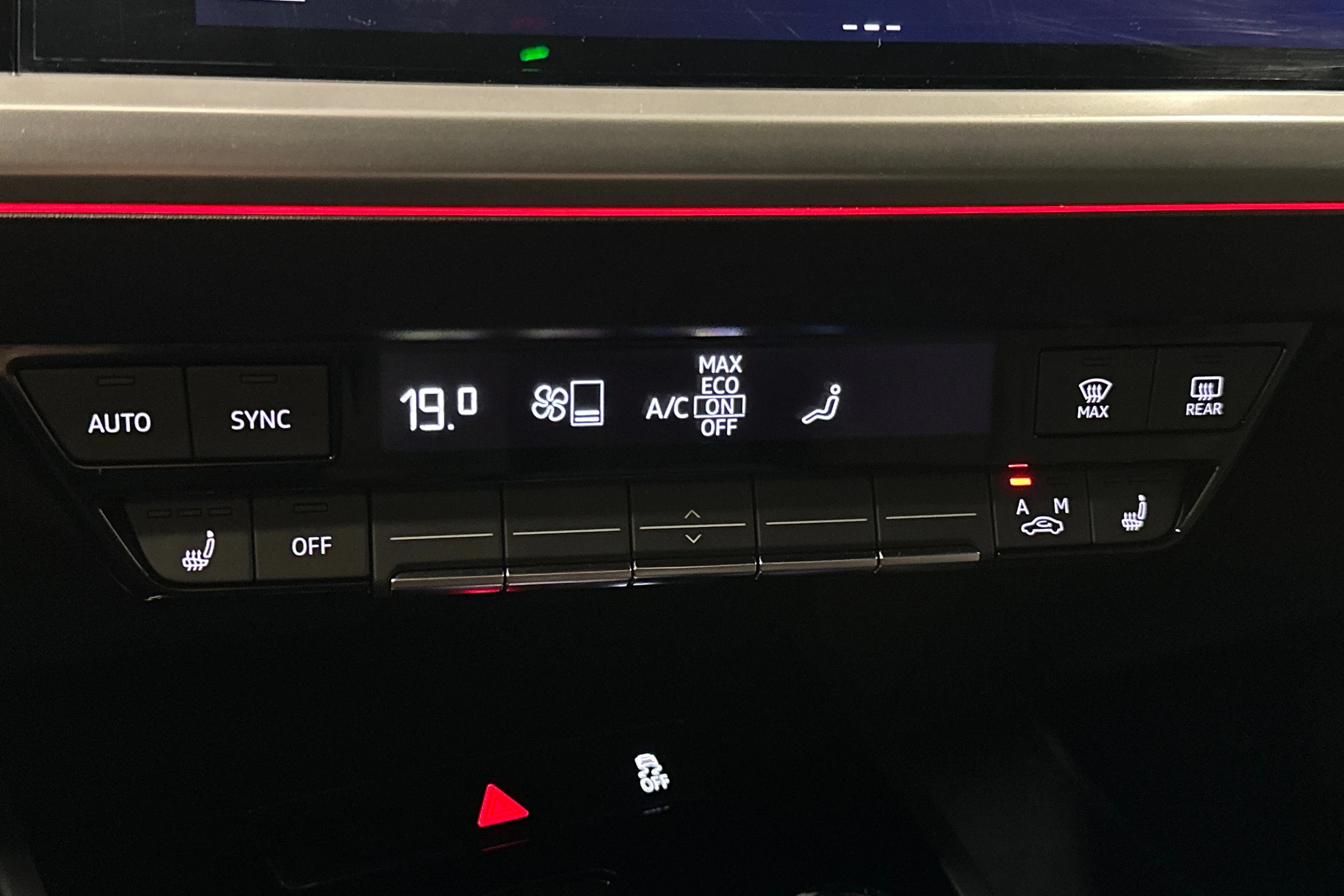 musta Audi Q4 e-tron 2022 kuva 27.