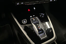 musta Audi Q4 e-tron 2022 kuva 28.