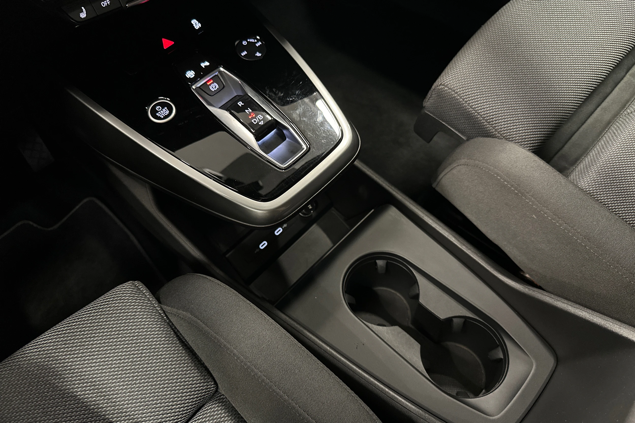 musta Audi Q4 e-tron 2022 kuva 29.
