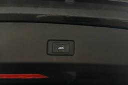 musta Audi Q4 e-tron 2022 kuva 32.
