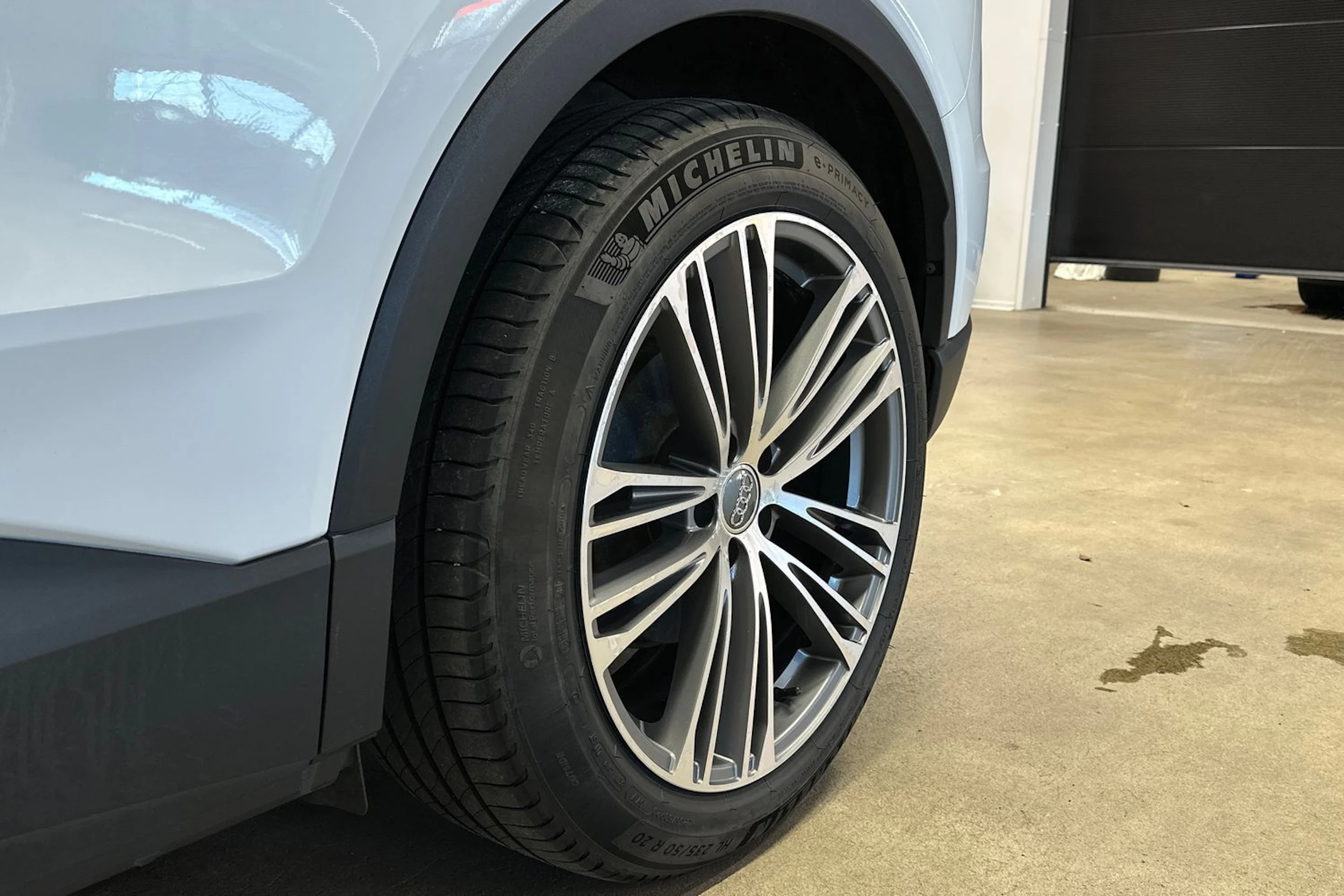 met. valkoinen Audi Q4 e-tron 2022 kuva 10.