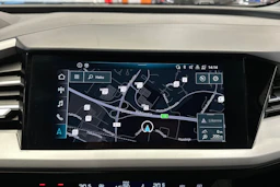 met. valkoinen Audi Q4 e-tron 2022 kuva 13.