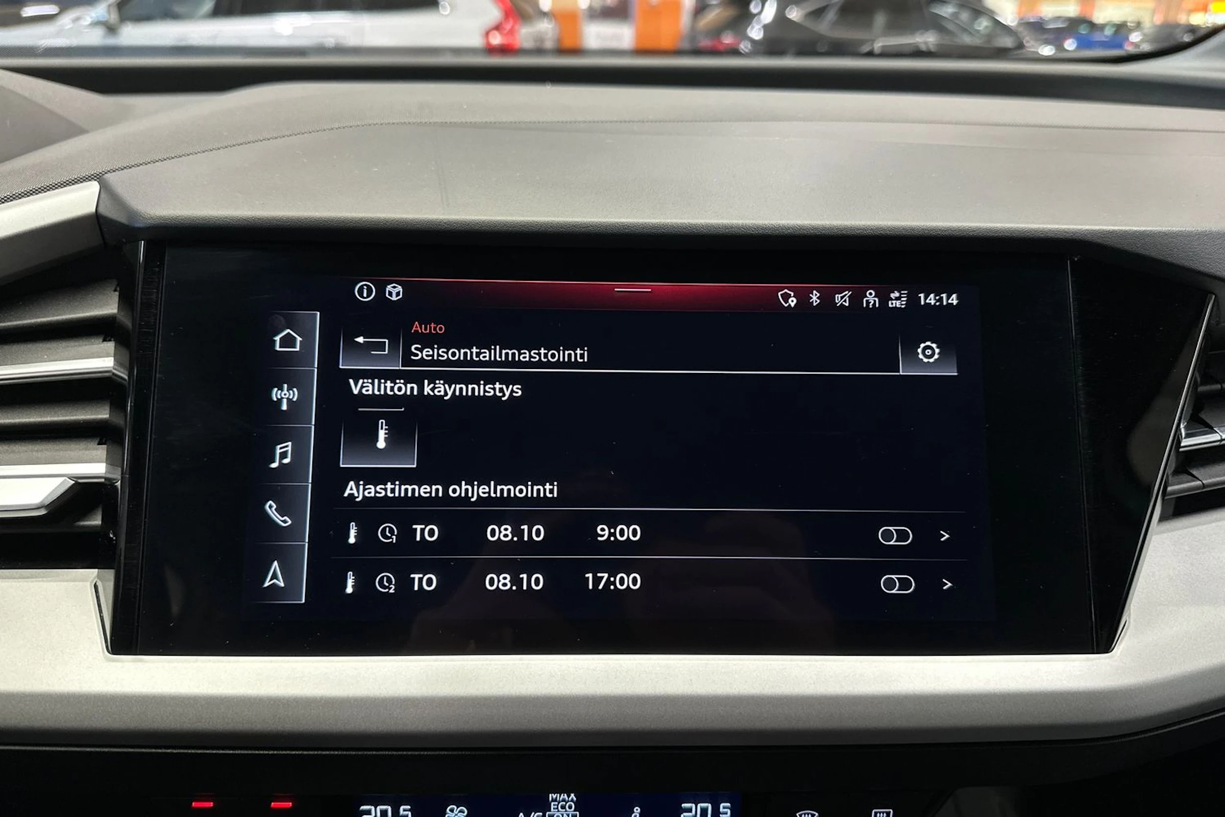 met. valkoinen Audi Q4 e-tron 2022 kuva 14.