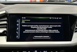 met. valkoinen Audi Q4 e-tron 2022 kuva 15.
