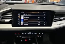 met. valkoinen Audi Q4 e-tron 2022 kuva 16.