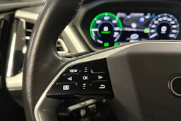 met. valkoinen Audi Q4 e-tron 2022 kuva 19.