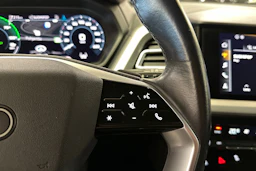 met. valkoinen Audi Q4 e-tron 2022 kuva 20.