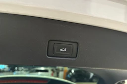 met. valkoinen Audi Q4 e-tron 2022 kuva 26.