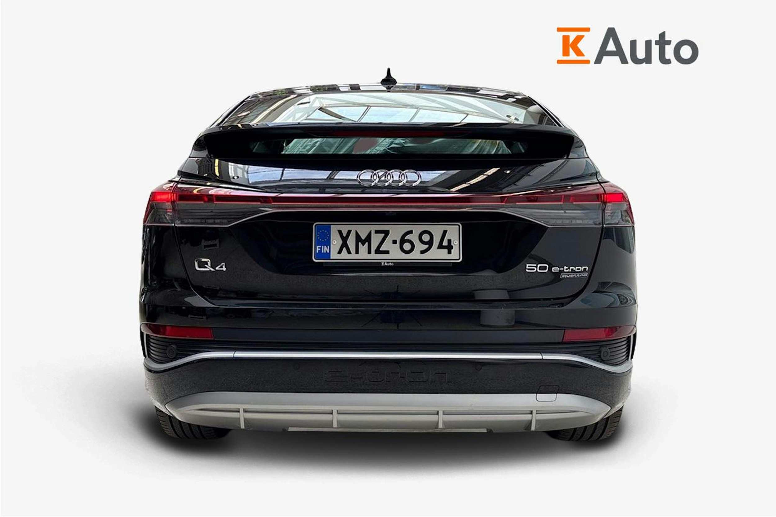 musta Audi Q4 e-tron 2022 kuva 3.