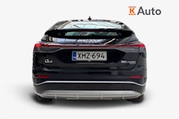 musta Audi Q4 e-tron 2022 kuva 3.