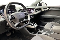 musta Audi Q4 e-tron 2022 kuva 7.