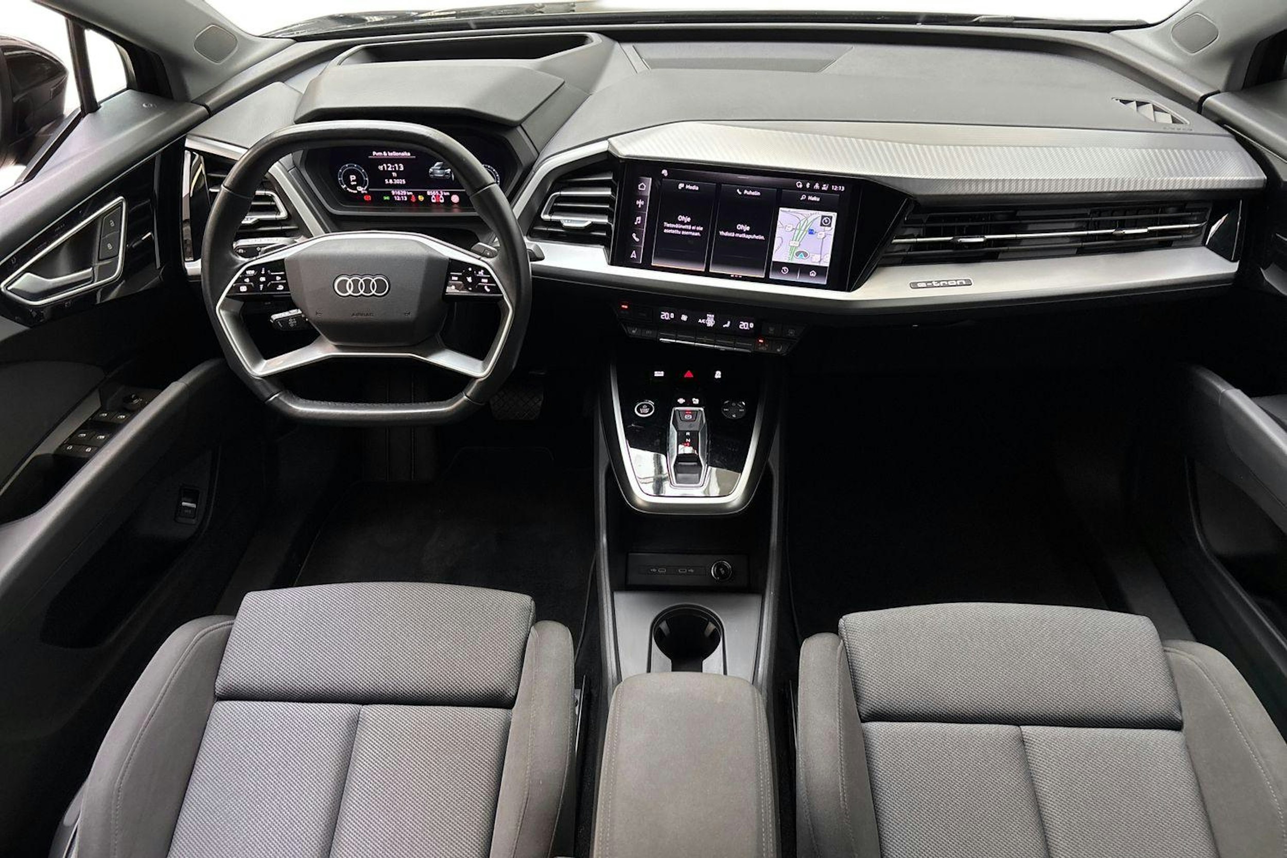 musta Audi Q4 e-tron 2022 kuva 9.