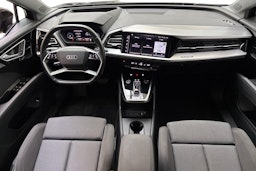 musta Audi Q4 e-tron 2022 kuva 9.