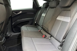 musta Audi Q4 e-tron 2022 kuva 10.