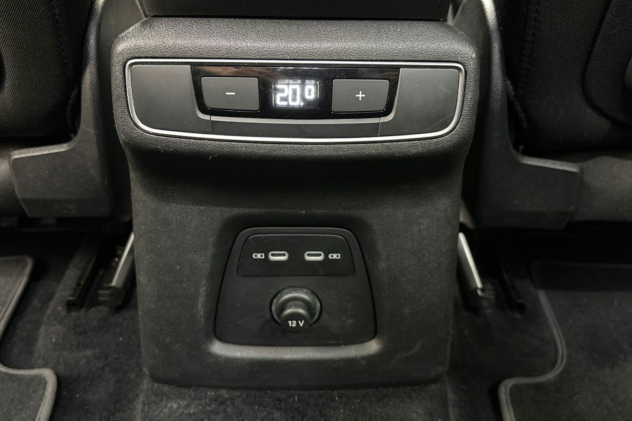 musta Audi Q4 e-tron 2022 kuva 17.
