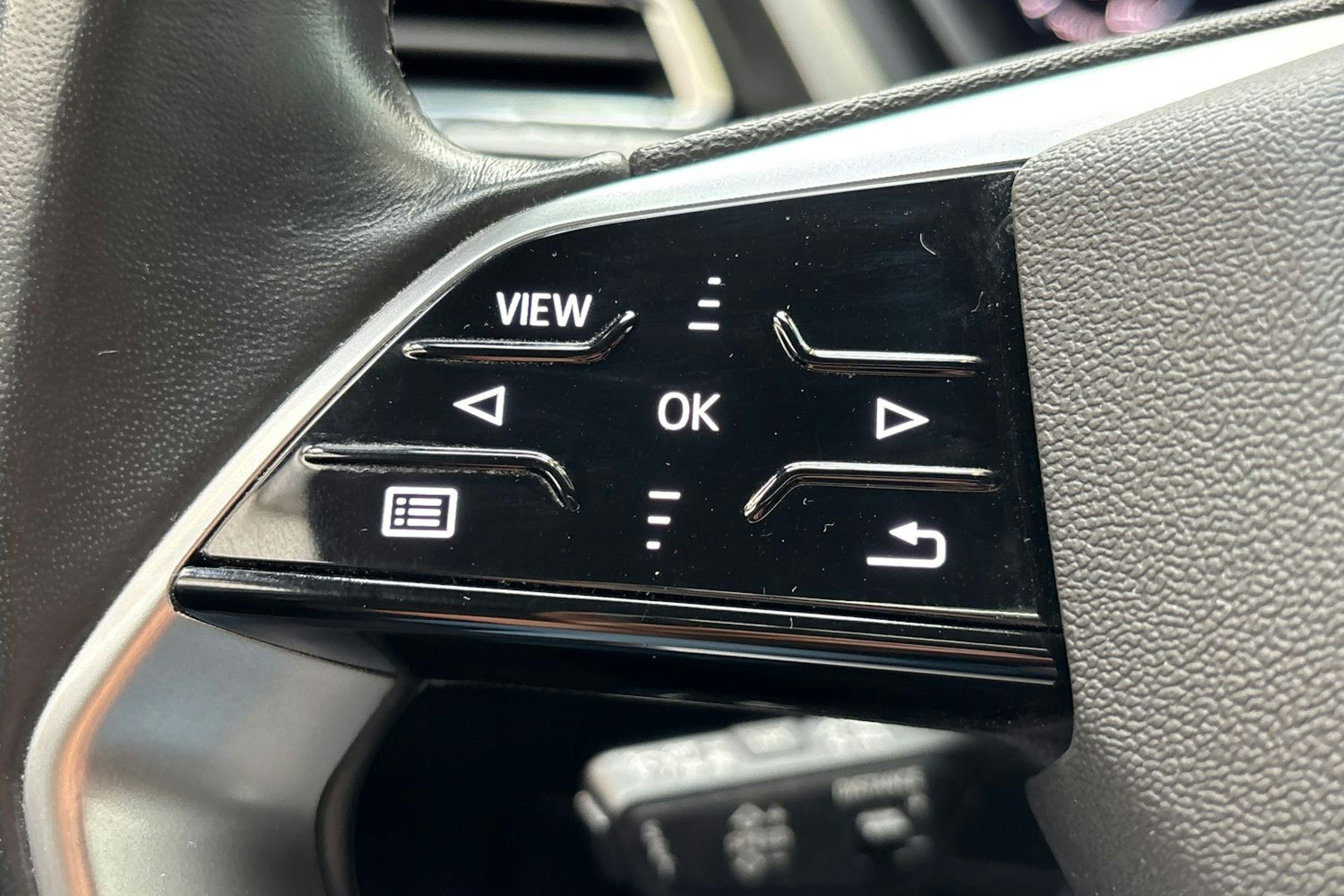 musta Audi Q4 e-tron 2022 kuva 19.