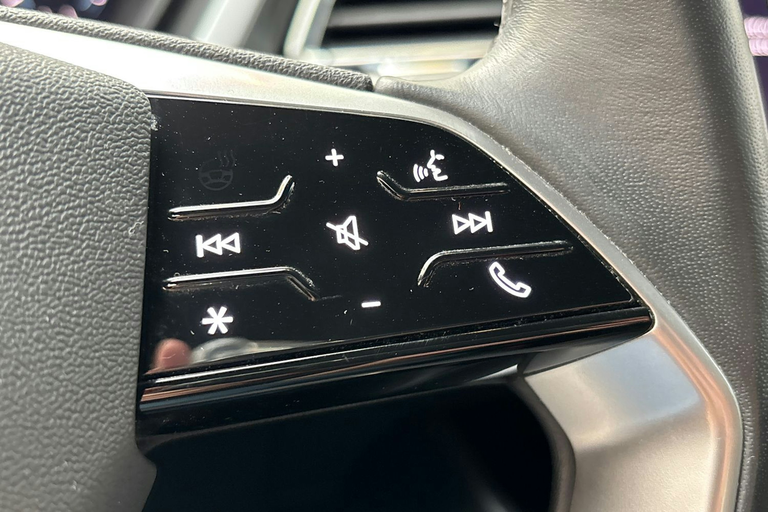 musta Audi Q4 e-tron 2022 kuva 20.
