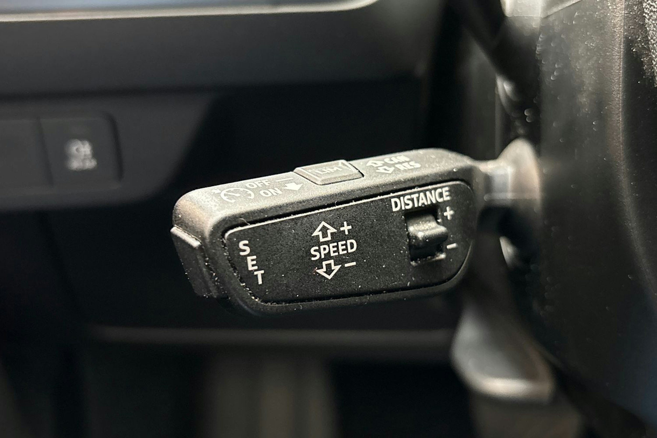 musta Audi Q4 e-tron 2022 kuva 21.