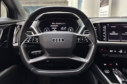 musta Audi Q4 e-tron 2022 kuva 22.