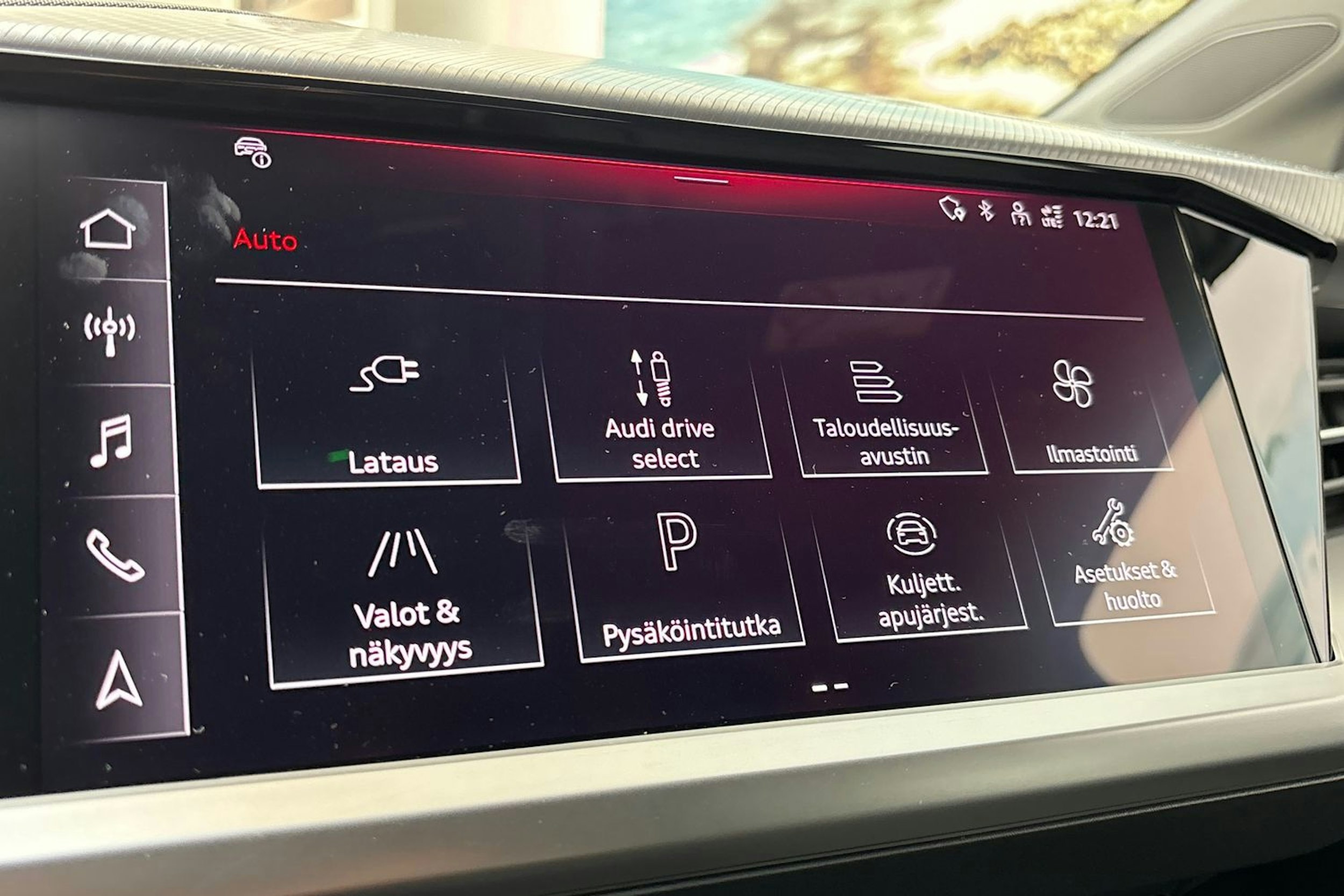 musta Audi Q4 e-tron 2022 kuva 28.