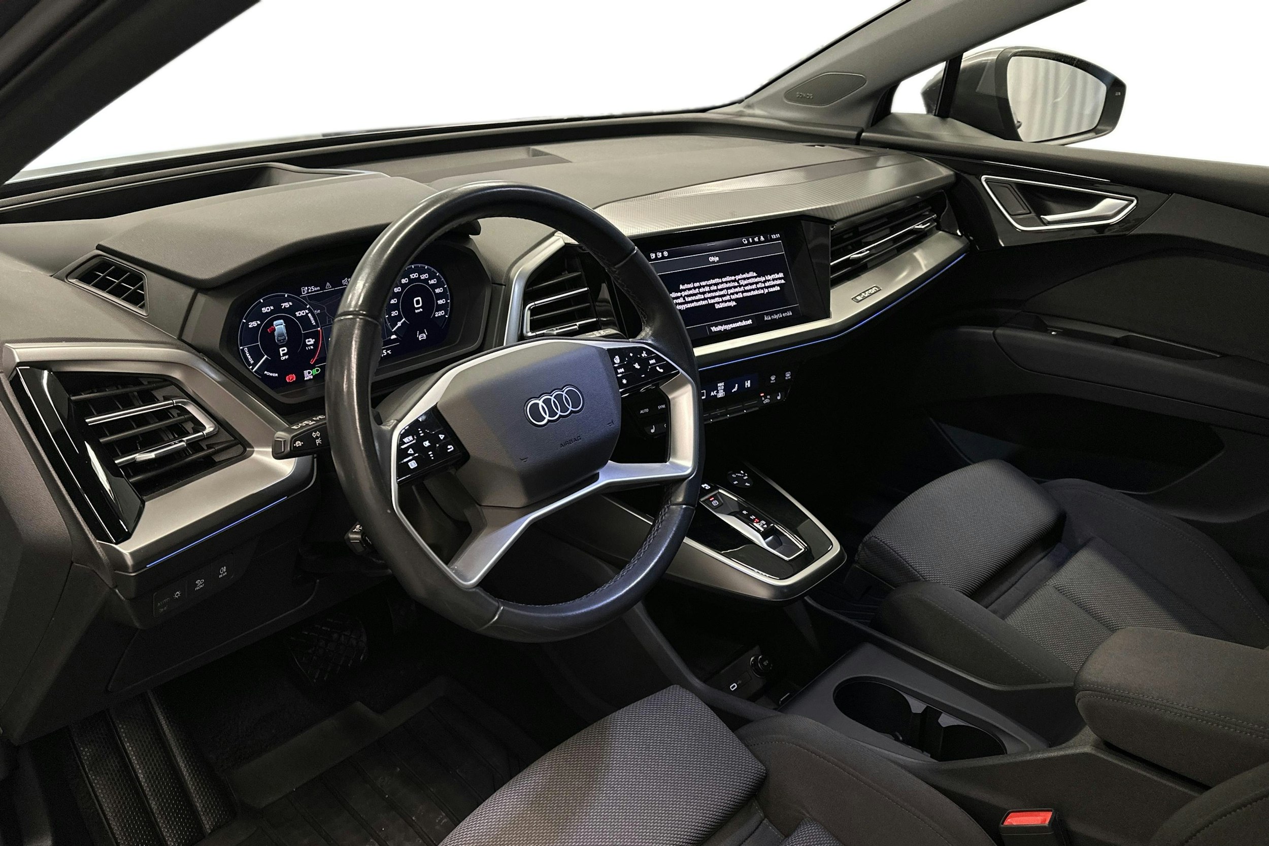 harmaa Audi Q4 e-tron 2022 kuva 7.