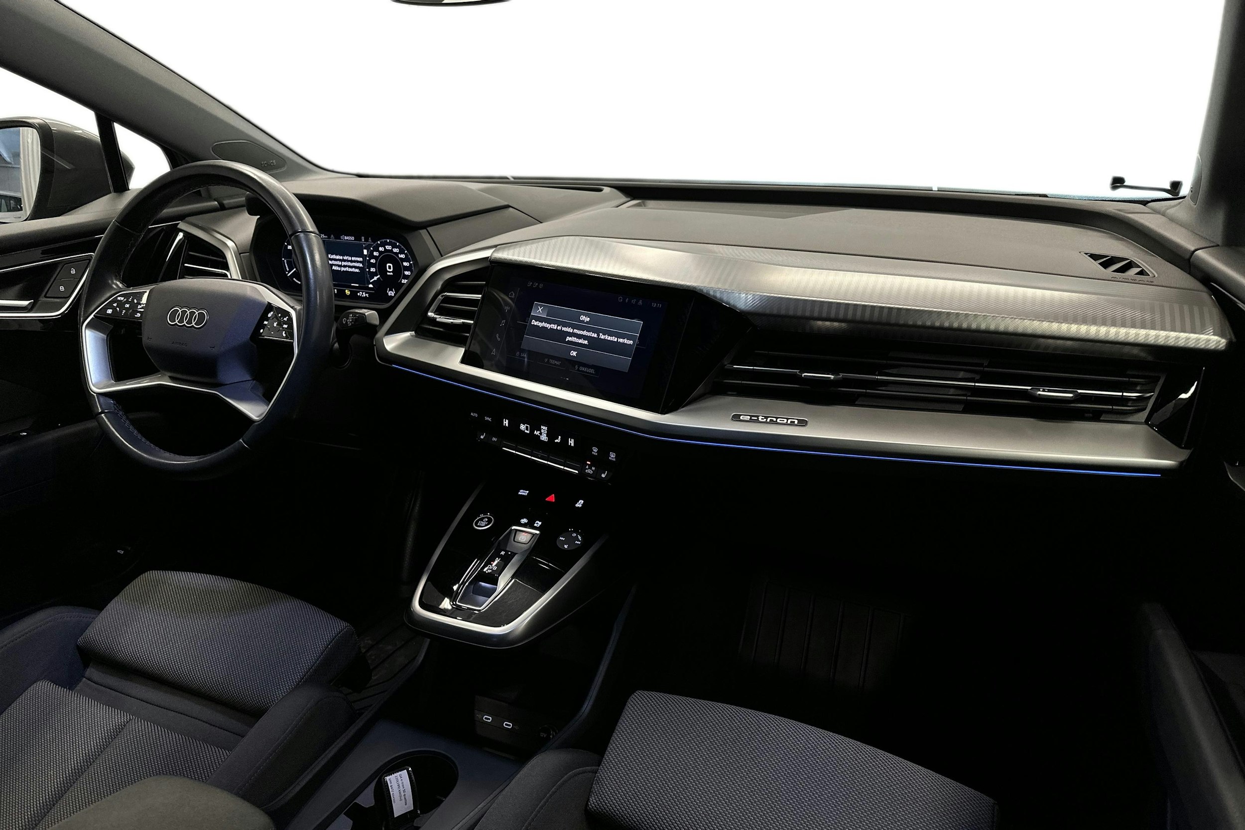 harmaa Audi Q4 e-tron 2022 kuva 9.