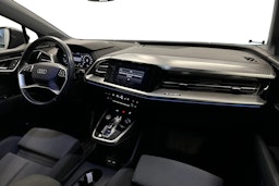 harmaa Audi Q4 e-tron 2022 kuva 9.