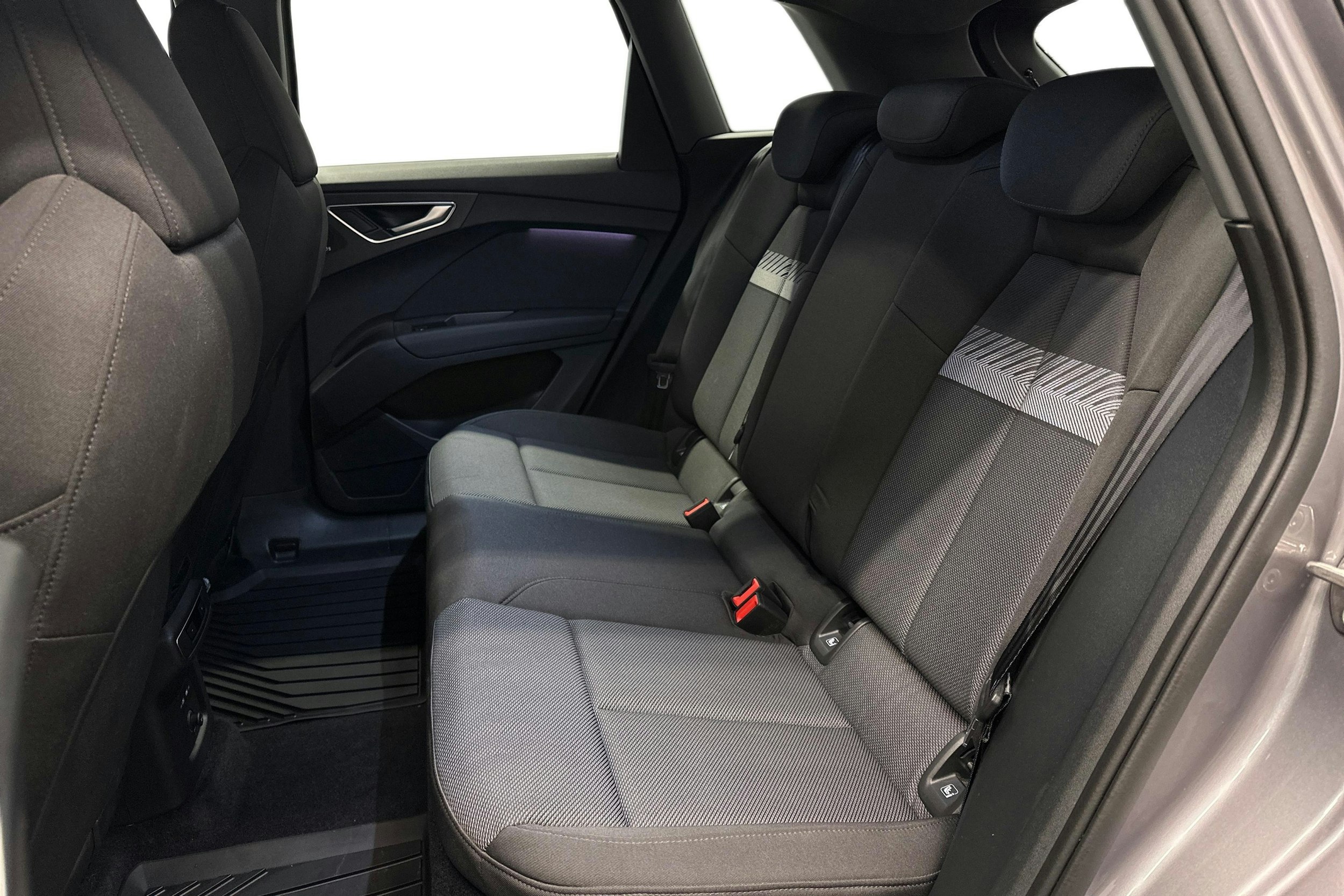 harmaa Audi Q4 e-tron 2022 kuva 10.