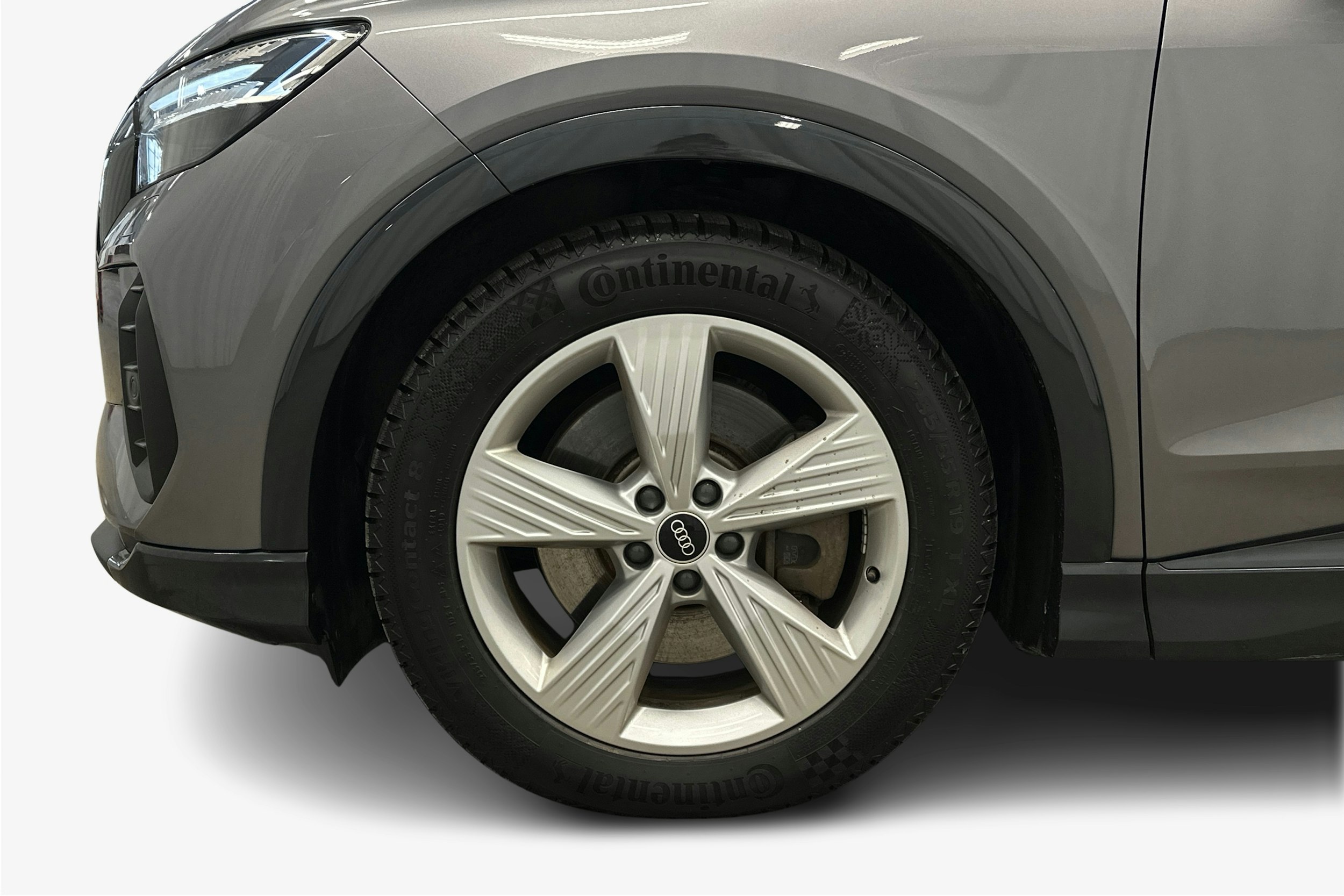 harmaa Audi Q4 e-tron 2022 kuva 11.